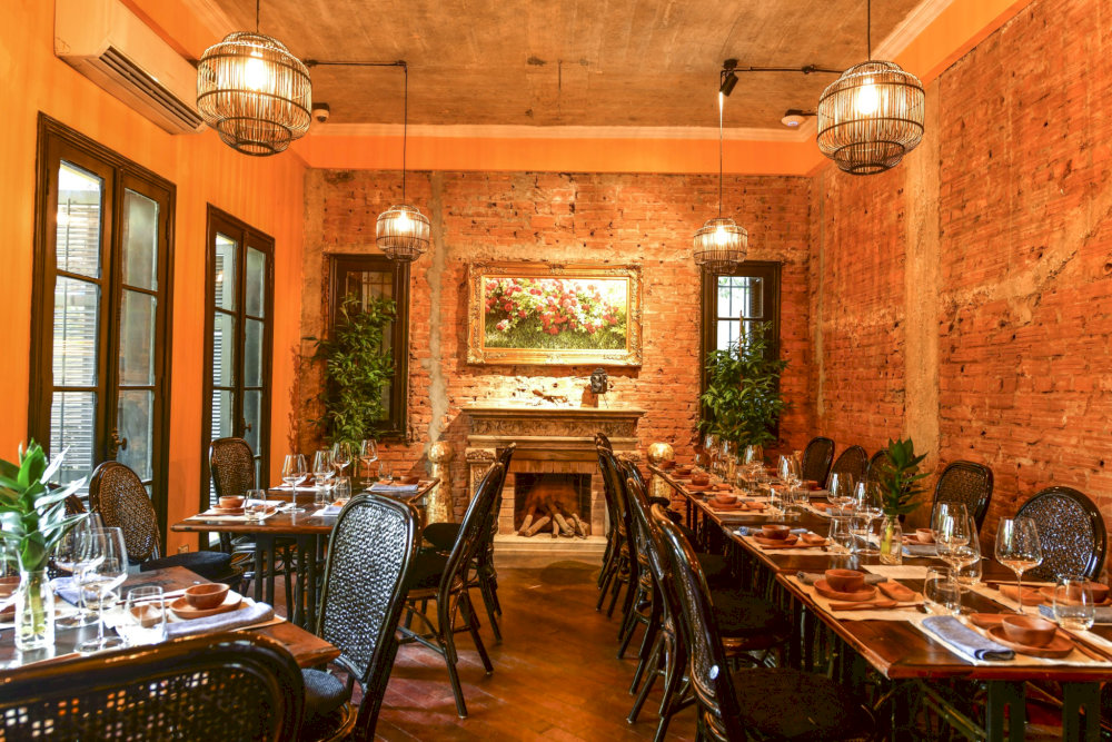 This restaurant offers an elegant ambiance with deep Hanoi heritage, an excellent choice for experiencing Vietnamese cuisine in a refined manner